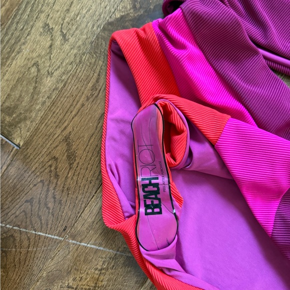 One-Shoulder Colorblock Swimsuit - Picture 4 of 4